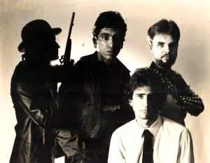 Vid & Sangue Azul. Em cima, da esquerda para a direita: Sergio Vid (vocals), Norberto (guitarra), Luís Moreno (bateria); em baixo (e no baixo): Júnior
